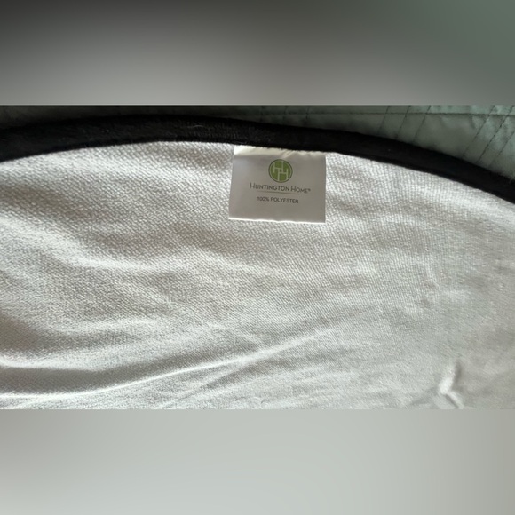 Face pug towell or can use as a blanket size 48 W X 49 long - Picture 4 of 4